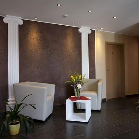 St Hubert Hotel